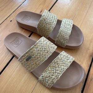 Tan Comfortable Reef Sandals Size 7
